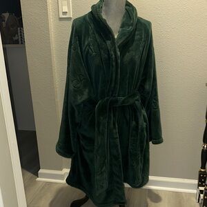 Victorias secret women’s Luxurious Green robe XL